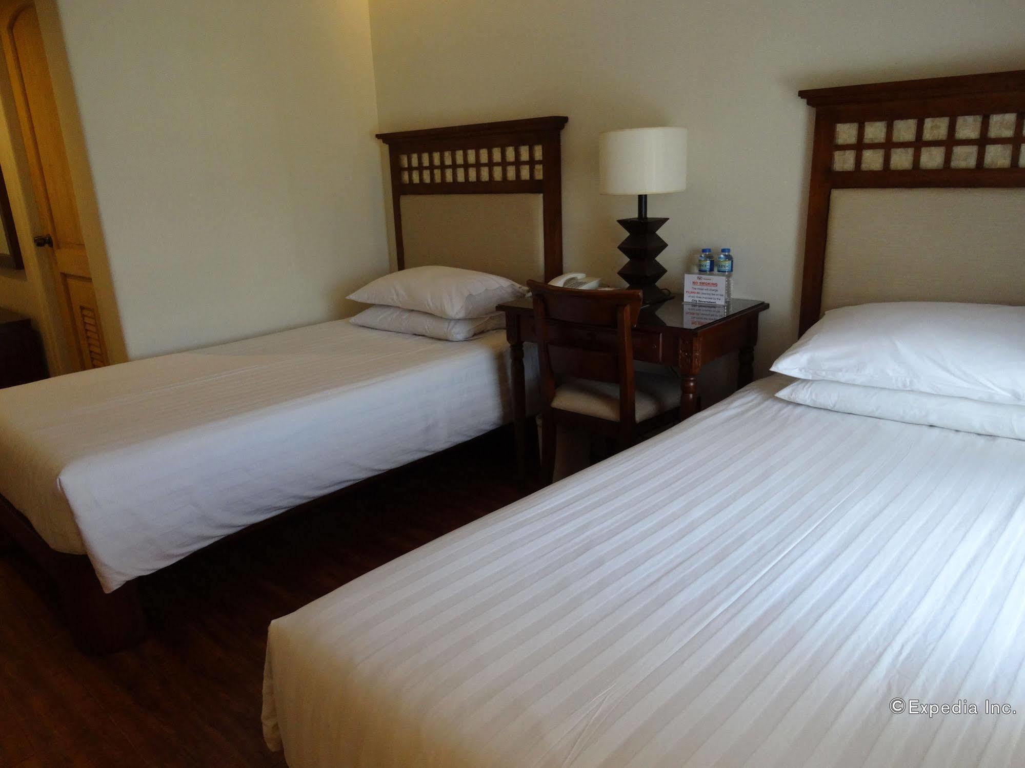 Hotel Emilia Davao City Exterior foto